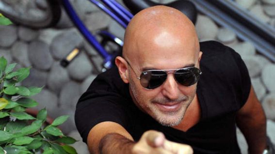 Podes contratar a Guillermo Lopez en World Music BA. Consultá acá