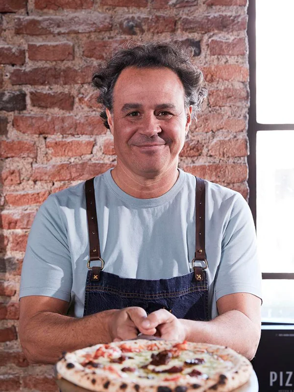 Contratá al chef Roberto Petersen