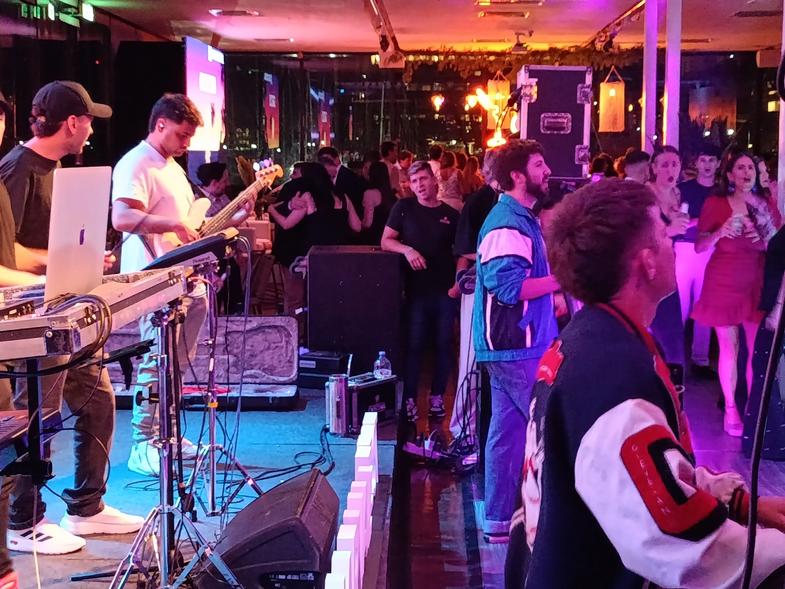 World Music BA llevó a Cafecitos a la fiesta de fin de año de Marval O'Farrell 9 World Music BA llevó a Cafecitos a la fiesta de fin de año de Marval O'Farrell 5