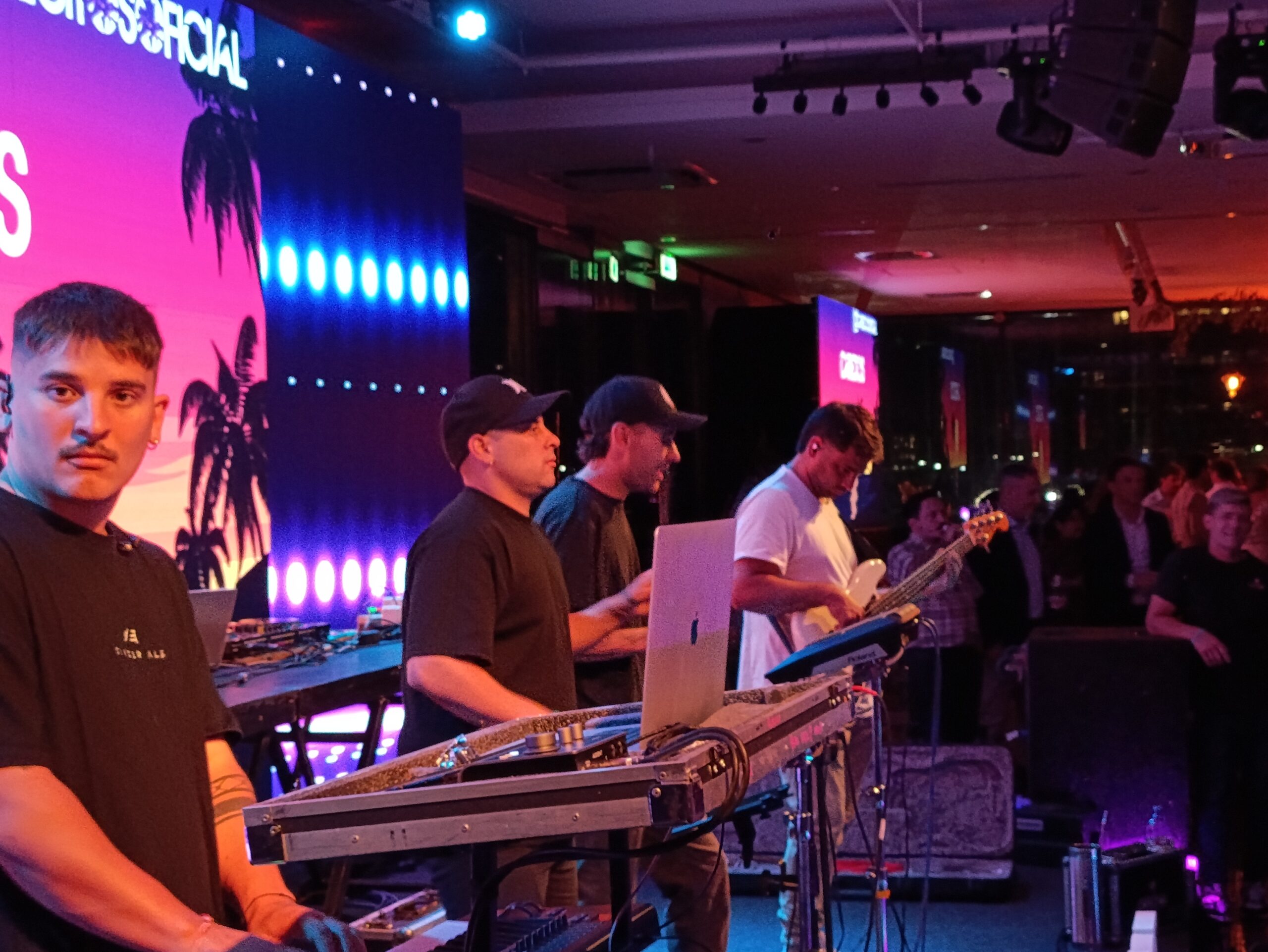 World Music BA llevó a Cafecitos a la fiesta de fin de año de Marval O'Farrell 8 World Music BA llevó a Cafecitos a la fiesta de fin de año de Marval O'Farrell 4