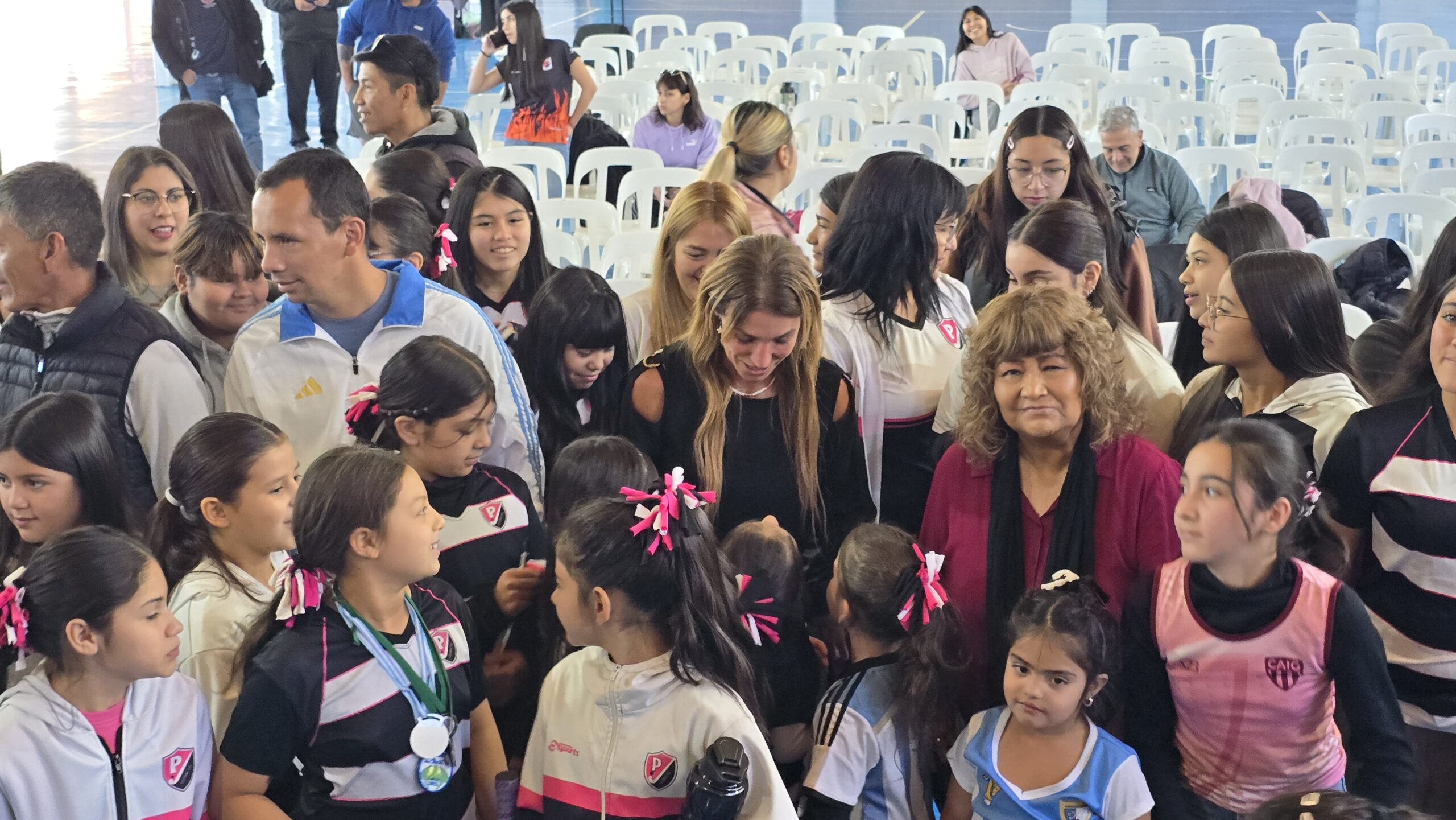 Charla de Magui Aicega en Neuquén: experiencia, liderazgo y valores en el deporte 15 Charla de Magui Aicega en Neuquén: experiencia, liderazgo y valores en el deporte 9