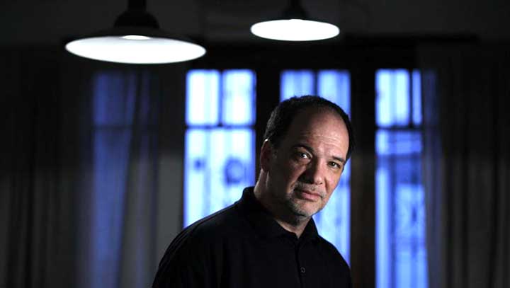 contratar a adrian iaies