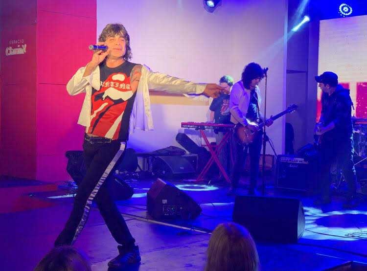¿como contratar a the tumbling stones?