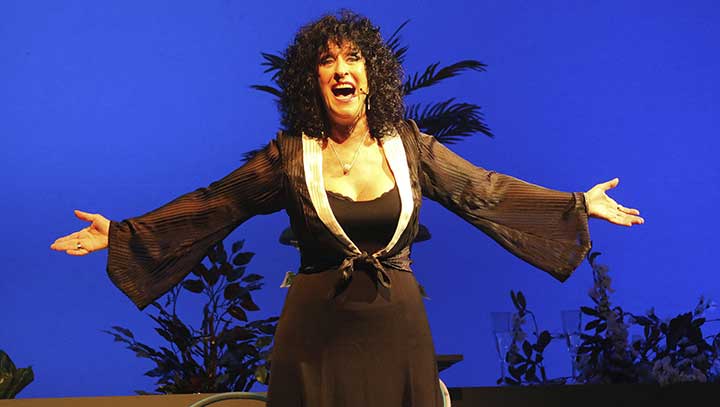 contratar a julia zenko contratar a julia zenko