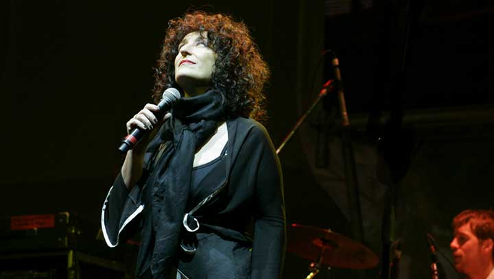 contratar a julia zenko contratar a julia zenko
