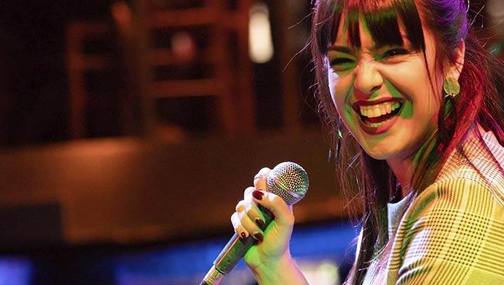 Contratar a Angela Leiva