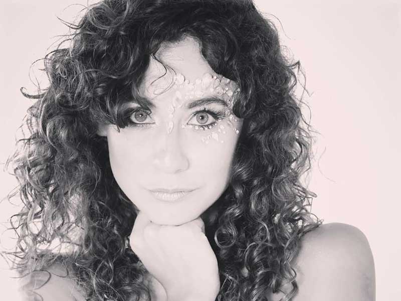 contratar a daniela herrero