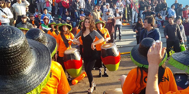 comparsa, acrobatas, malabares