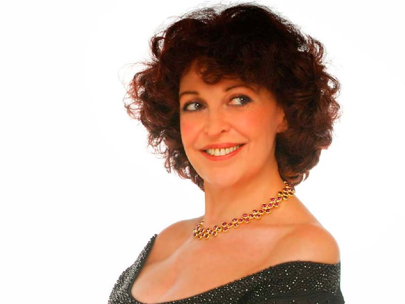 contratar a gabriela acher