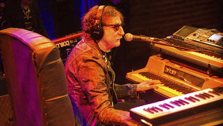 contratar a charly garcia