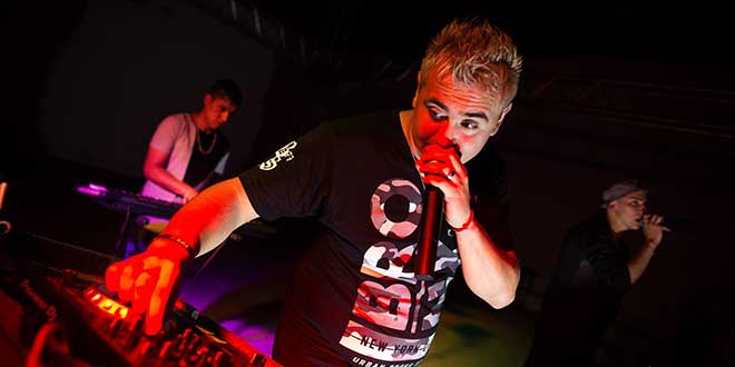 contratar a emus dj