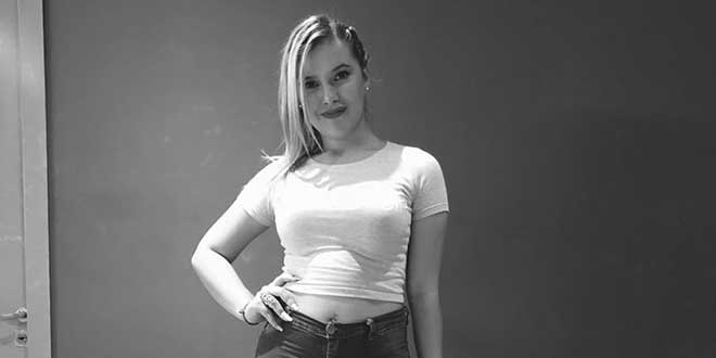 contratar a karen britos