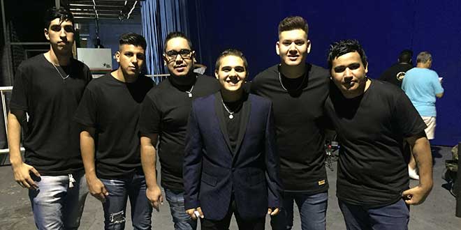 contratar a William Piergiacomi y la doble v