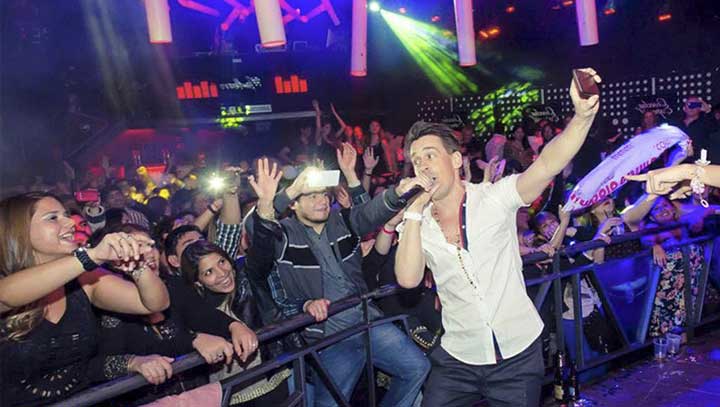 contratar a el simbolo contratar a el simbolo