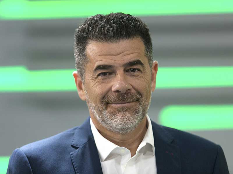 contratar a julian weich
