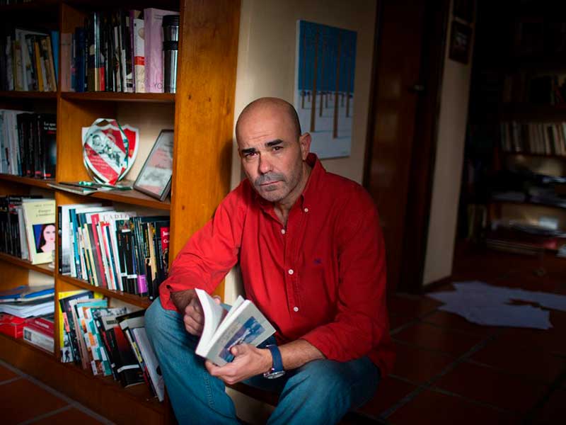 contratar a eduardo sacheri