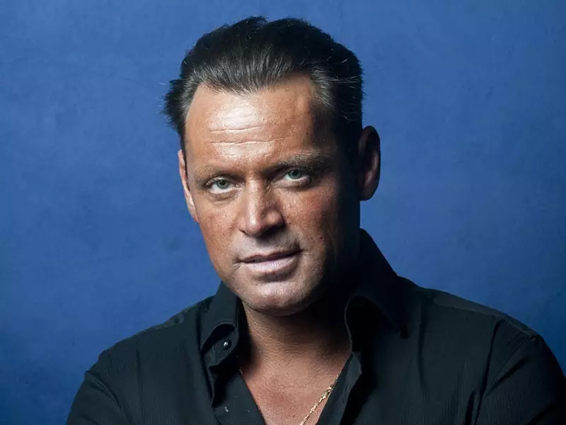 contratar a andres rey el doble de luis miguel