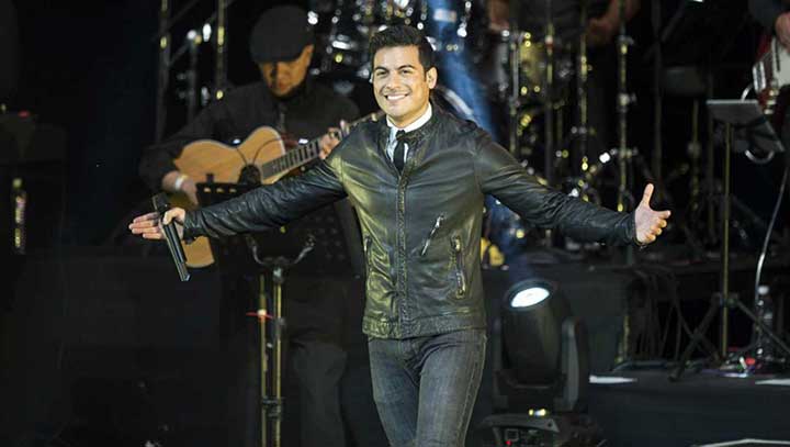contratar a carlos rivera