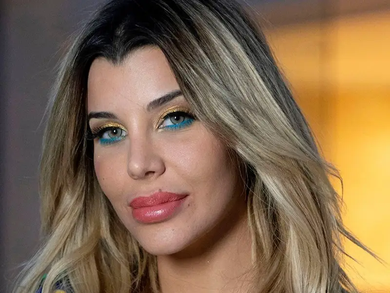 contratar a charlotte caniggia