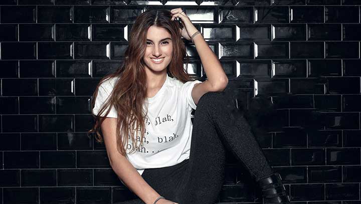contratar a lola latorre