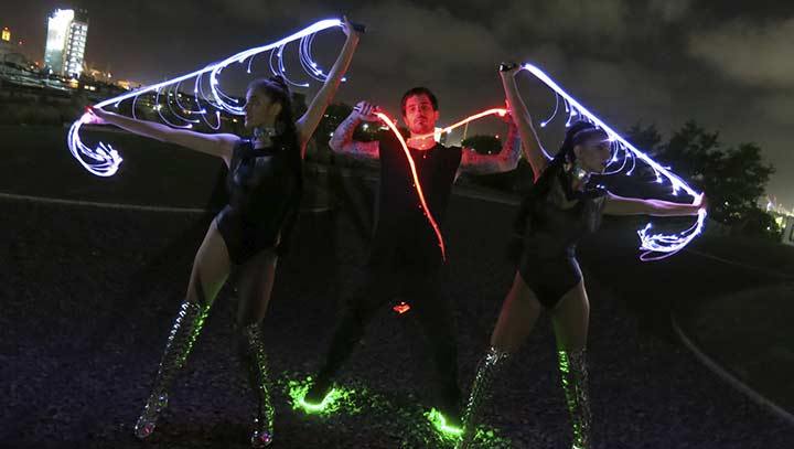 contratar a lights whips trio