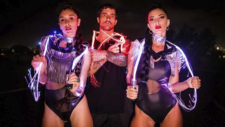 contratar a lights whips trio