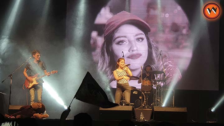 contratar a karol sevilla