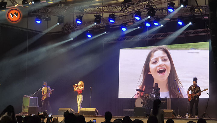 contratar a karol sevilla