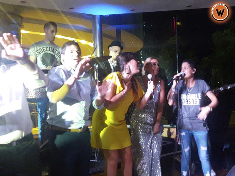 contratar al grupo play