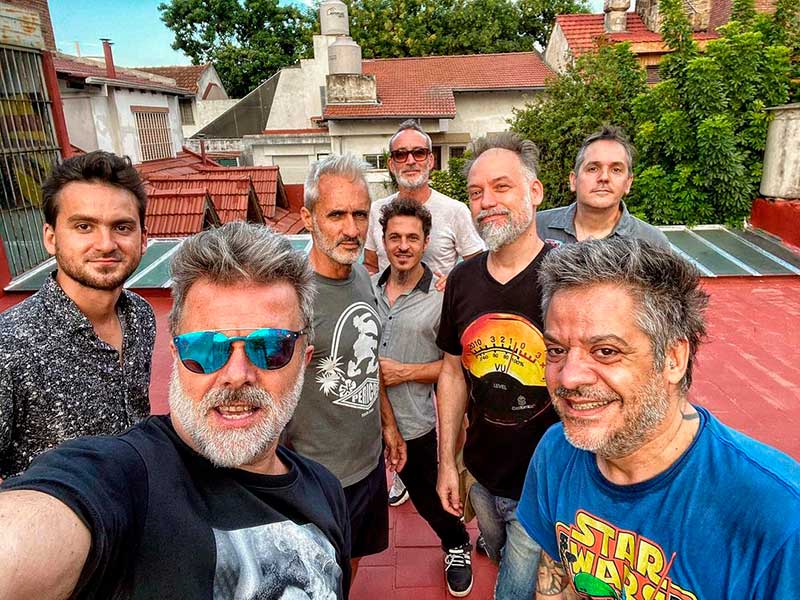 contratar a los pericos