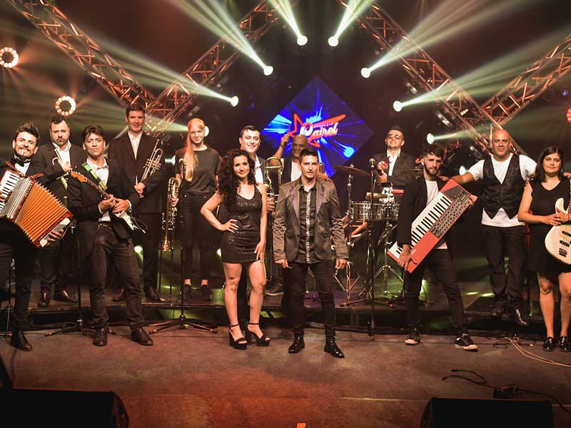 contratar a la orquesta cairel