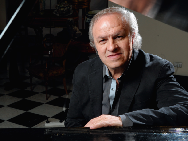 Contratar a Cesar Banana Pueyrredon 6