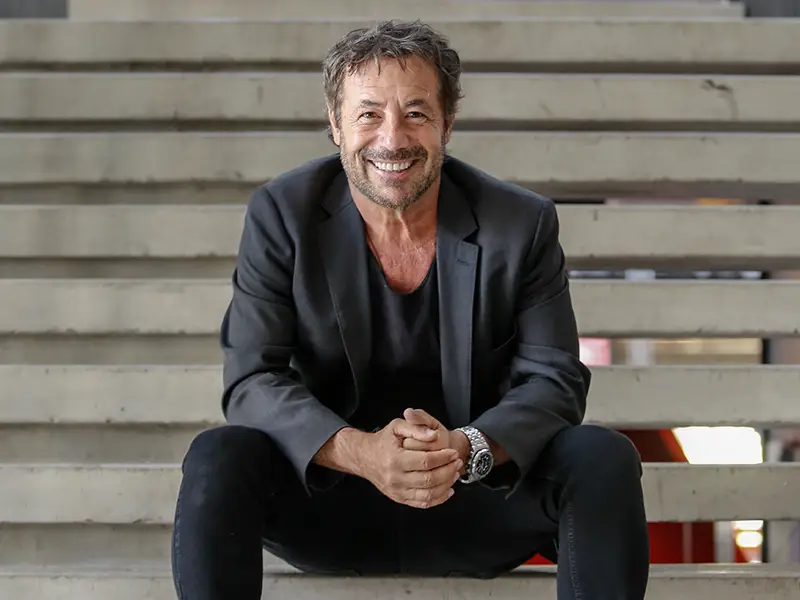 contratar a ricky sarkany