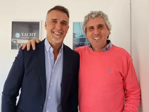 El goleador de la selección argentina Gabriel Batistuta junto al representante de artistas Eduardo Bonucelli