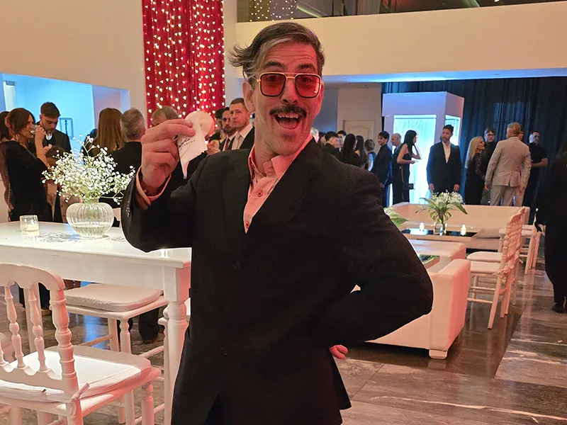 Mozos Locos e Invitados Falsos