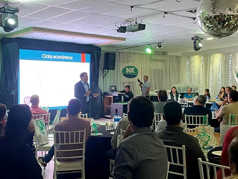 Claudio Zuchovicki en evento realizado por Ronda comunicativa Agro BC