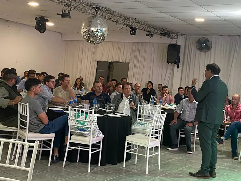 Claudio Zuchovicki en evento realizado por Ronda comunicativa Agro BC