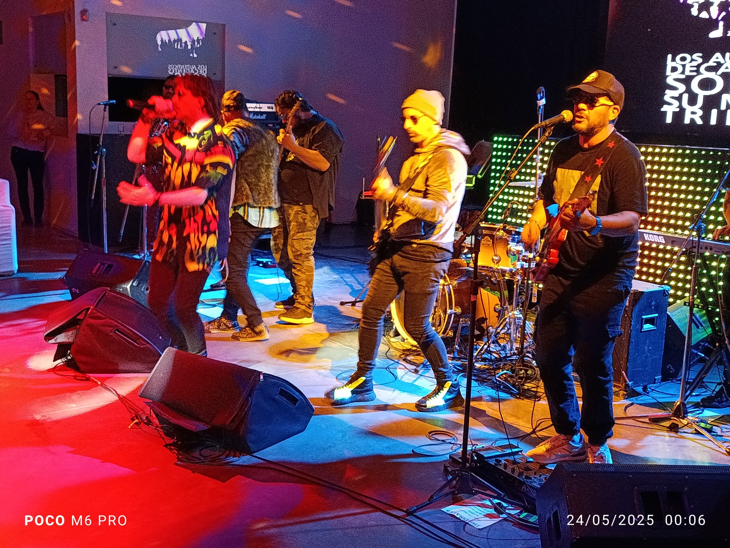 "Banda The Pirata’s tocando en vivo en una fiesta privada como tributo a Los Auténticos Decadentes en Buenos Aires"