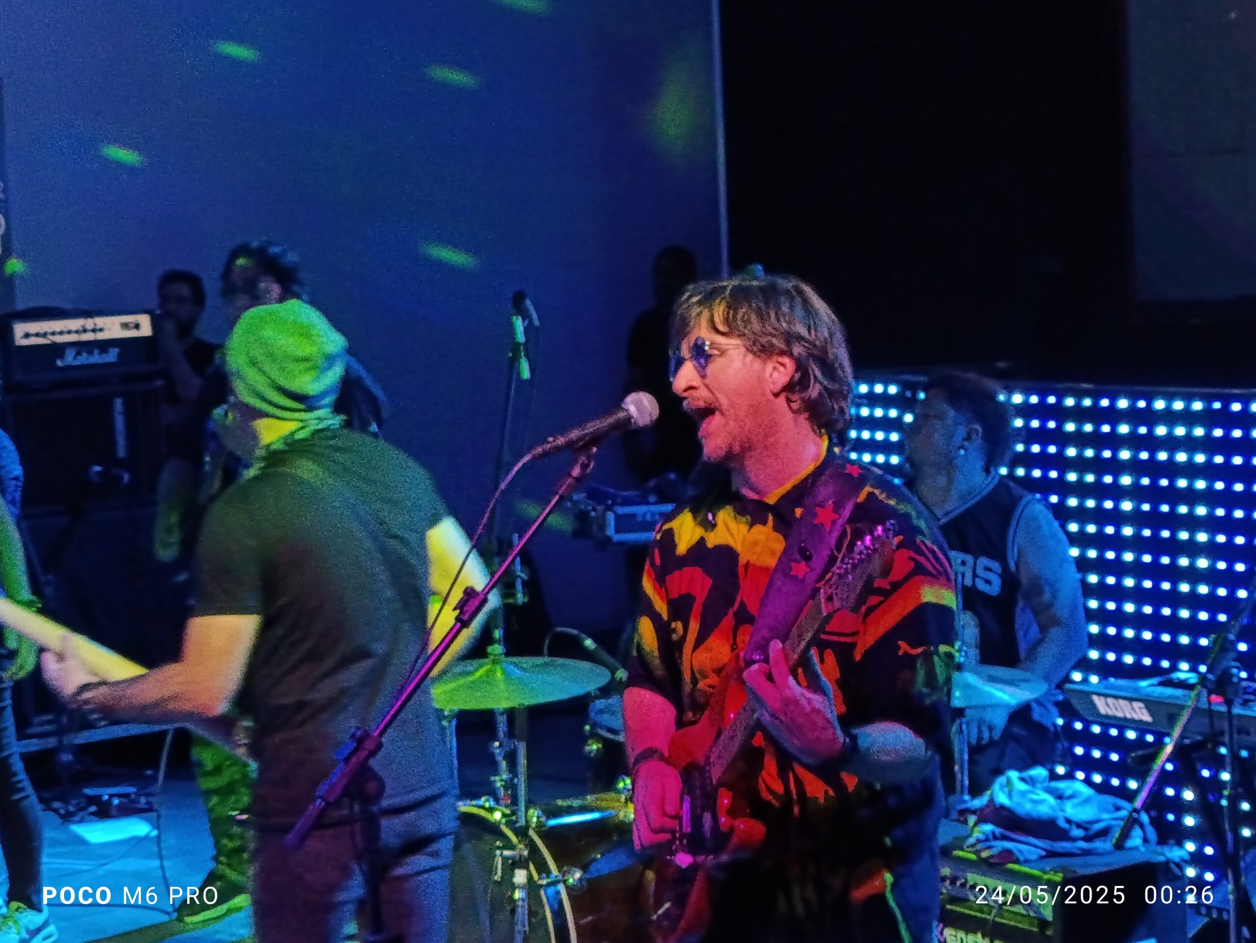 "Banda The Pirata’s tocando en vivo en una fiesta privada como tributo a Los Auténticos Decadentes en Buenos Aires"