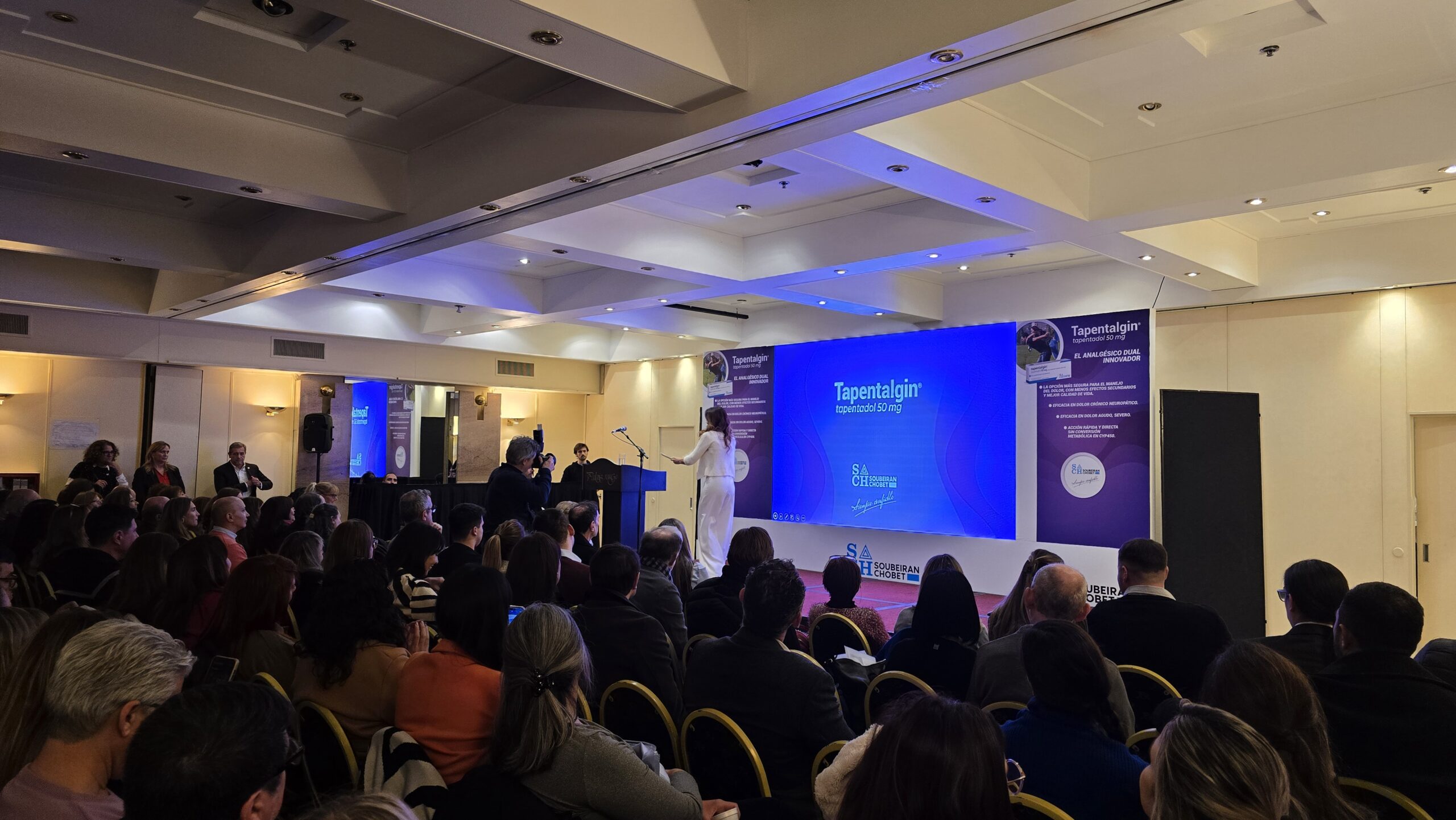 Verónica Varano condujo la presentación de Tapentaglin, un novedoso analgésico 5
