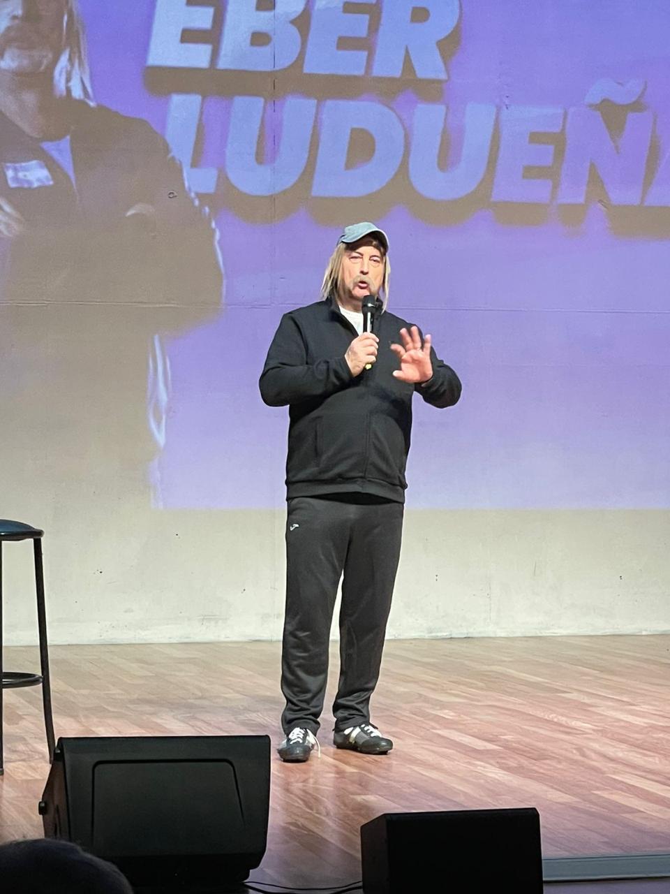Luis Rubio presentó "Eber en Vivo" en el Teatro Otamendi 7