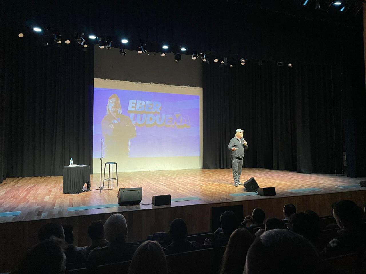 Luis Rubio presentó "Eber en Vivo" en el Teatro Otamendi 8
