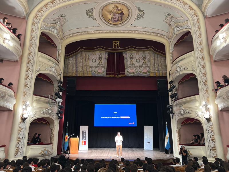 World Music BA junto a Nicolás Fernández Miranda en San Nicolás 6