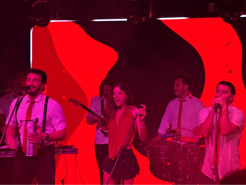 World Music BA presentó a Agapornis en la fiesta de fin de año de Pilotos SA 2