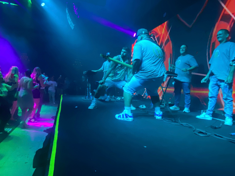 World Music BA presentó a Román El Original en la fiesta de fin de año de Red Link 7