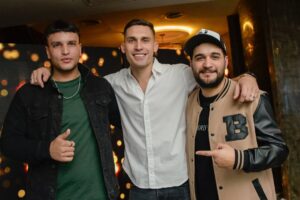 Llevamos a Damián Bravo y Tártaros a la fiesta de fin de año de Lofal Group 10