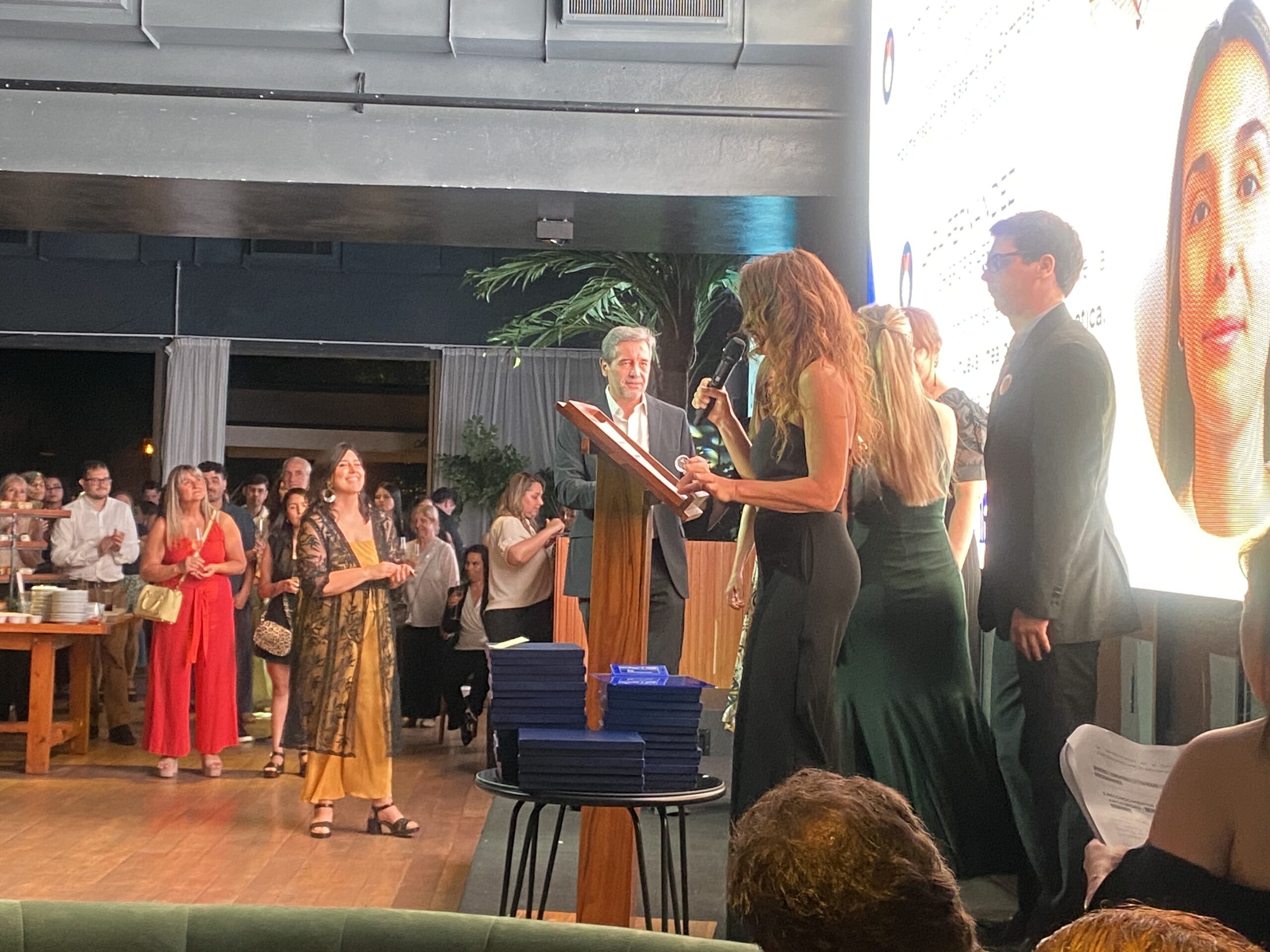 Verónica Varano condujo la fiesta de fin de año del Laboratorio Soubeiran Chobet  2