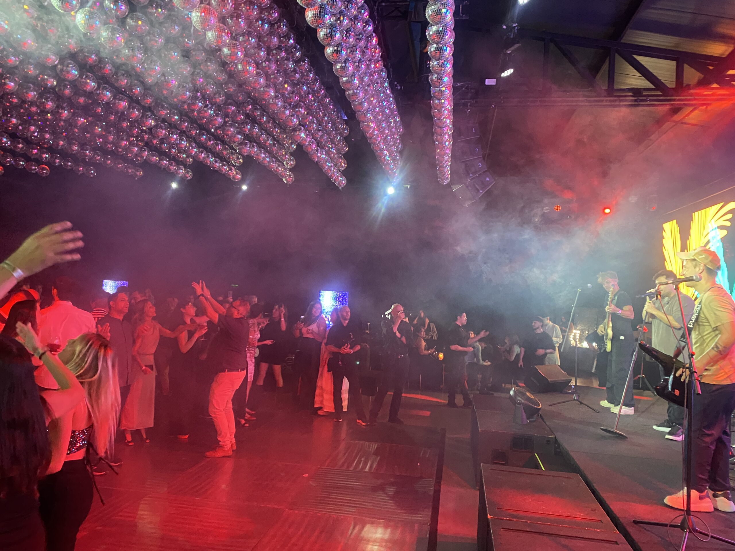 Los Totora en la fiesta de fin de año de Terminales Río de la Plata 1