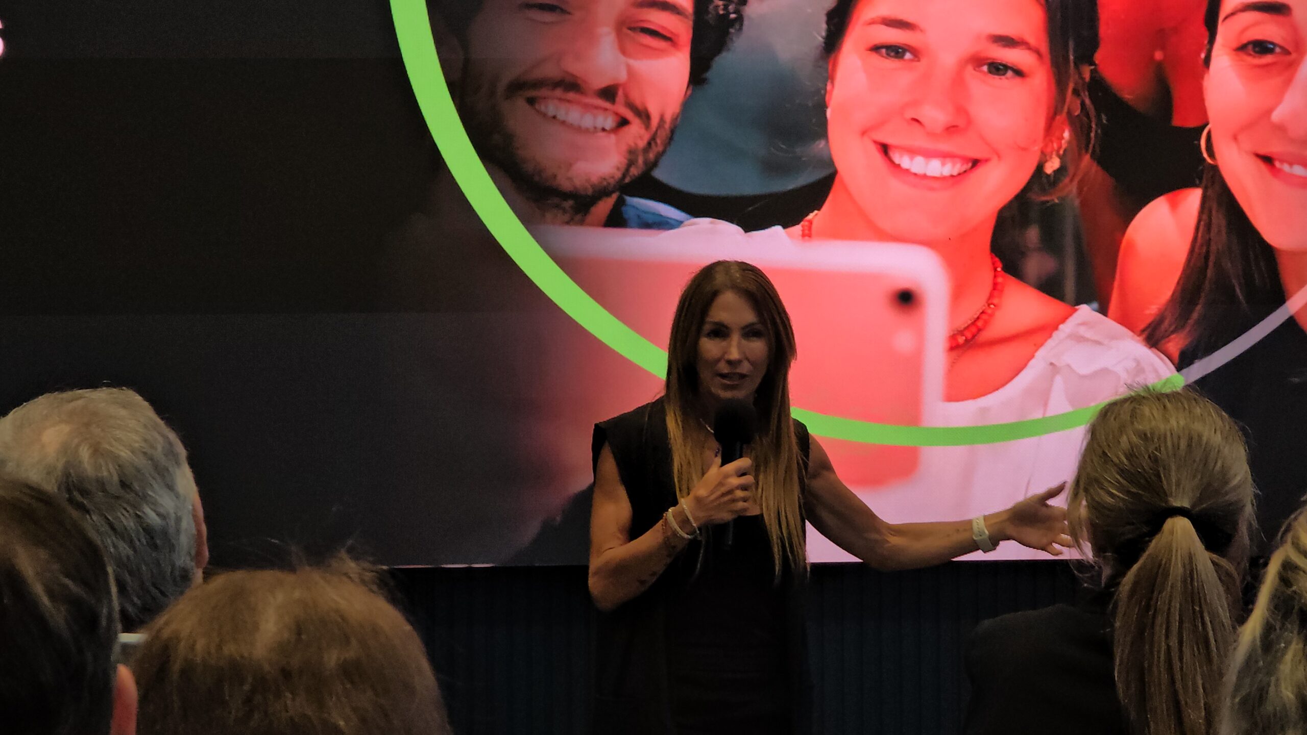 Magui Aicega en el evento de Deloitte: charla motivacional para ex empleados 7