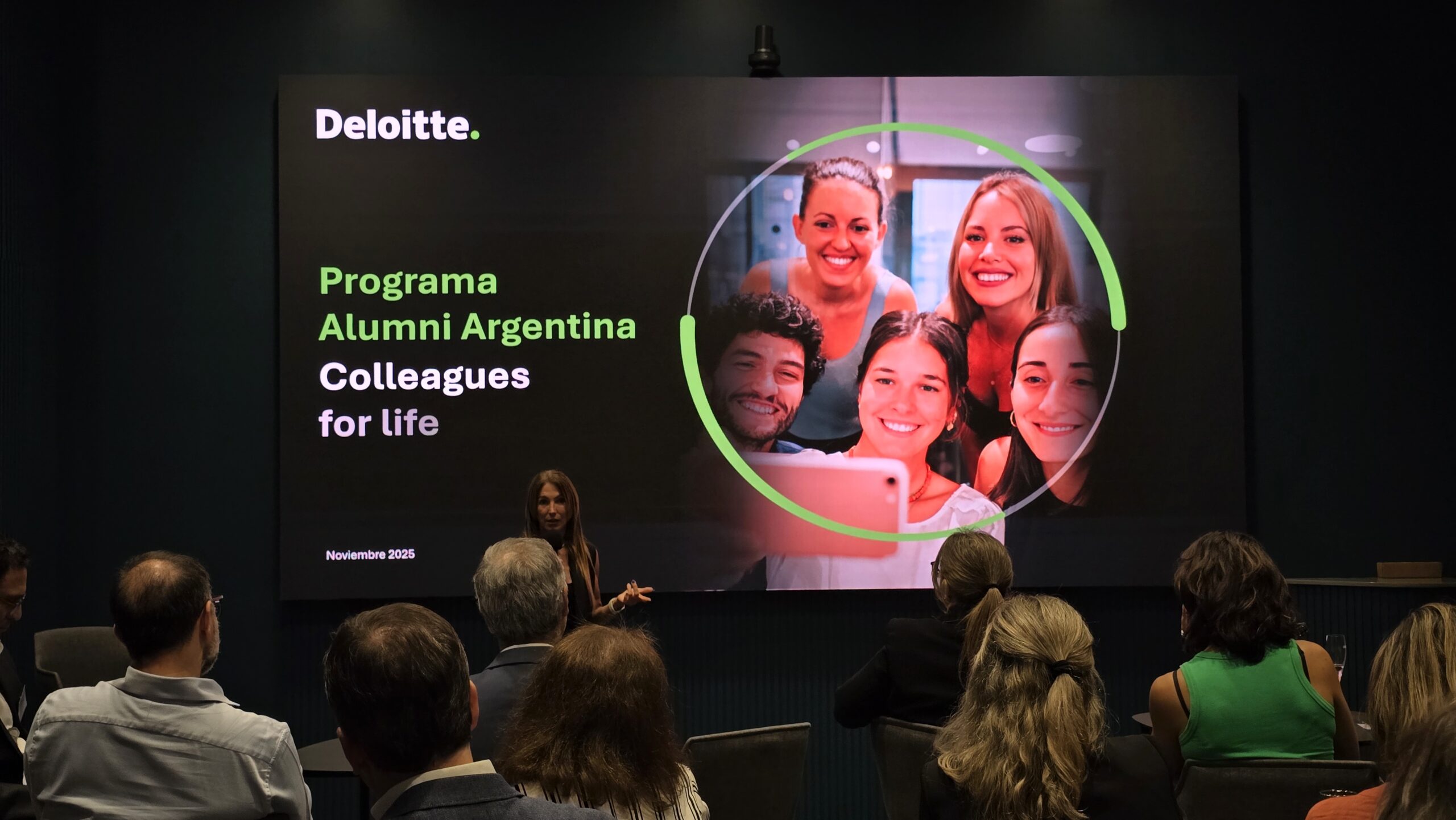 Magui Aicega en el evento de Deloitte: charla motivacional para ex empleados 6